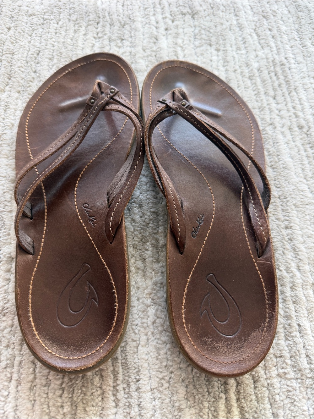 OLuKai leather flip flops - Picture 2 of 3
